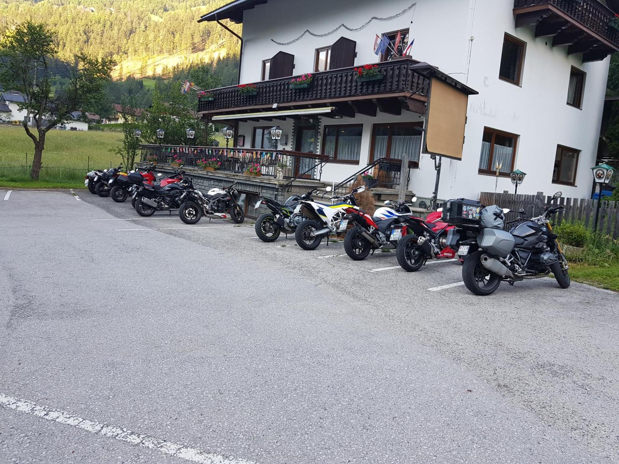 Tattoo Pension Mit Restaurant Und Tattoo-Studio Mörtschach Exteriér fotografie