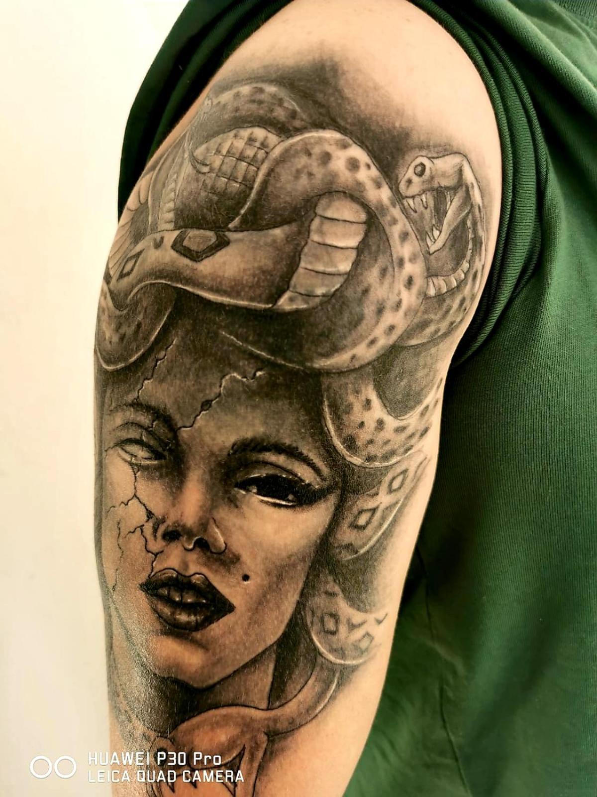 Tattoo Pension Mit Restaurant Und Tattoo-Studio Mörtschach Exteriér fotografie